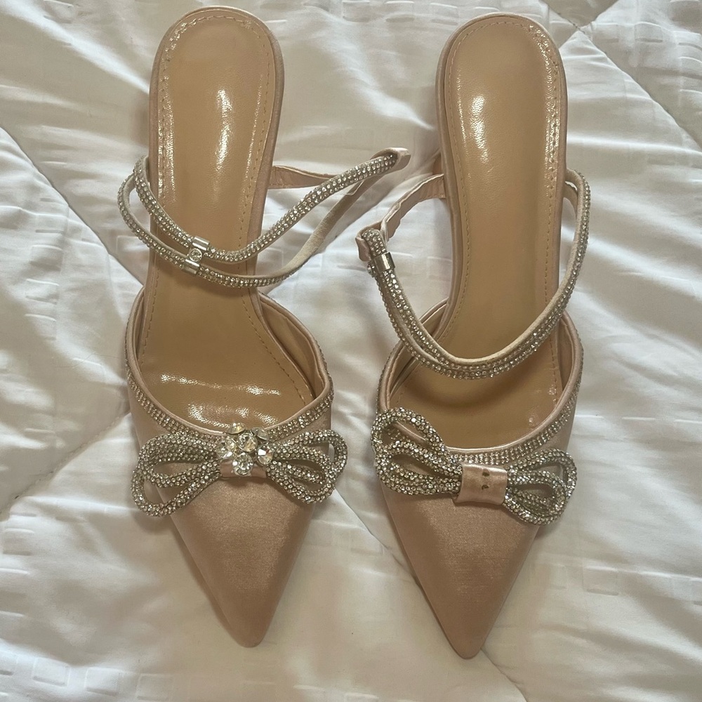 Elegant Tan Women's Shoes with Rhinestone Bow